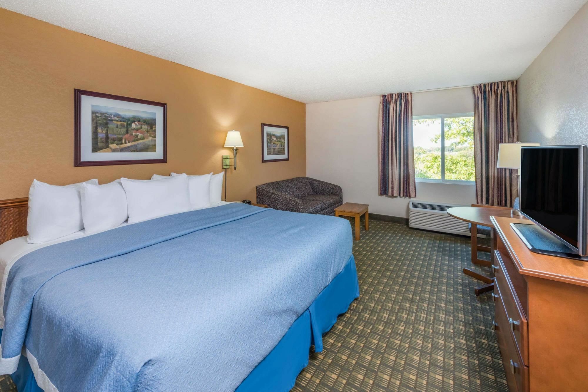 Days Inn By Wyndham Kirksville Dış mekan fotoğraf